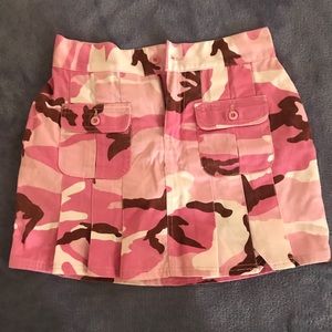 Pink camouflage mini skirt with pleats